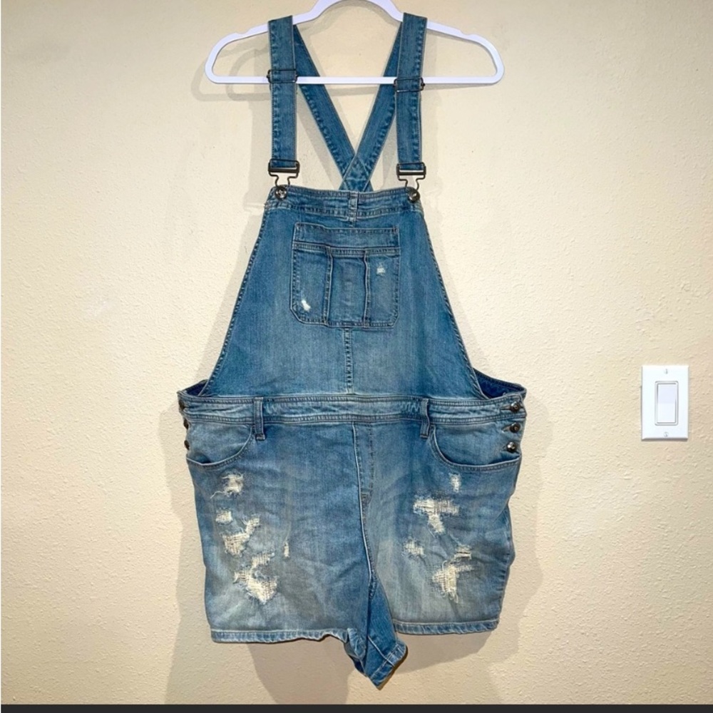 Torrid Distressed blue jeans Denim Shortalls Overalls plus sz 22
